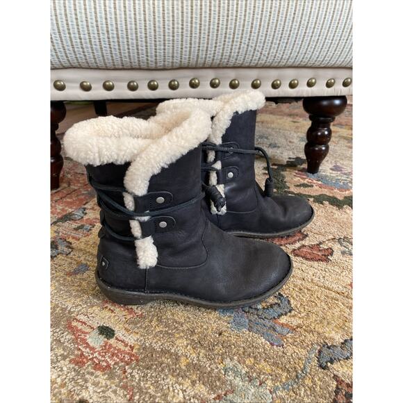 UGG Boots Womens 6 Caspia Ankle Bootie Matte Black Leather Shearling Fur - Picture 4 of 15